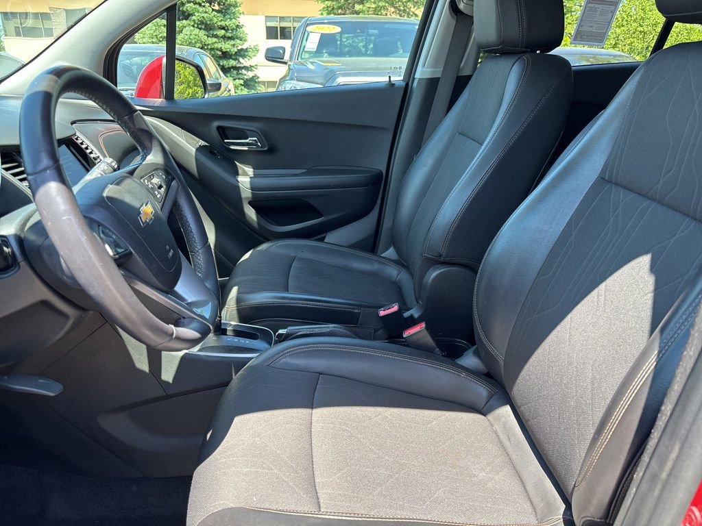 Used 2021 Chevrolet Trax LT w/ LT Convenience Package AWD/4WD image 9