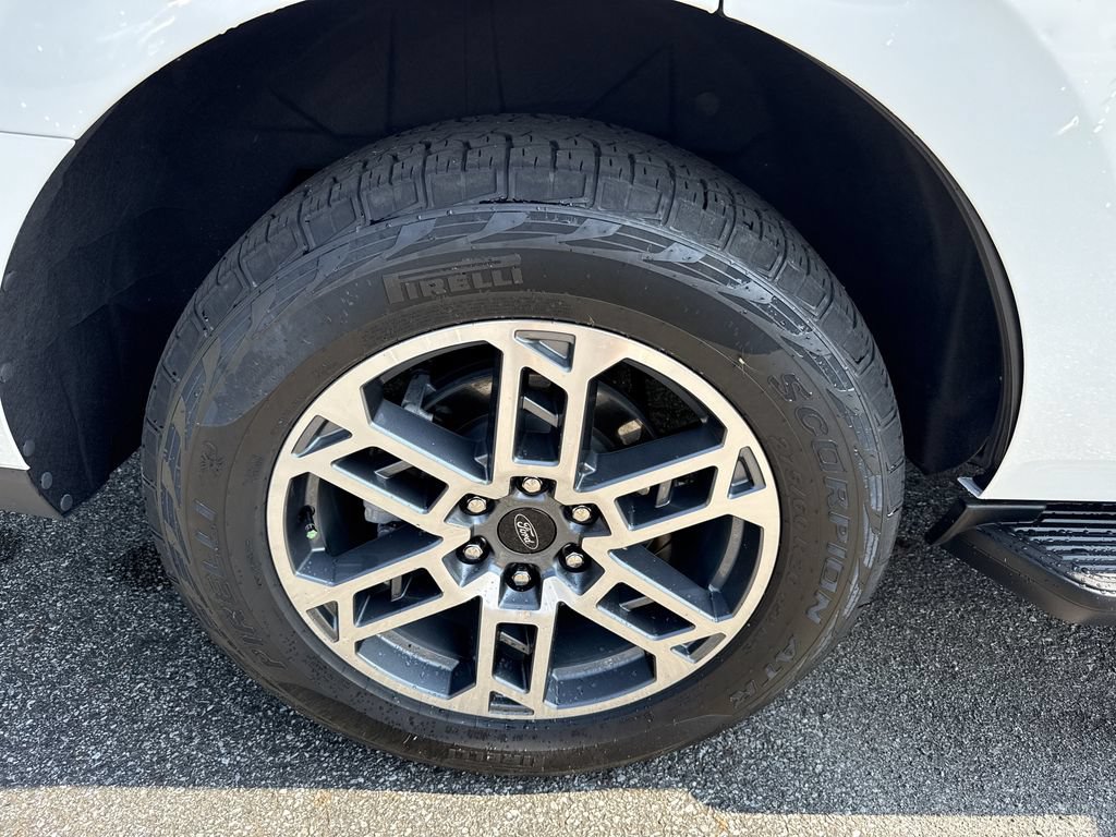 Used 2025 Ford Expedition Active AWD/4WD image 17