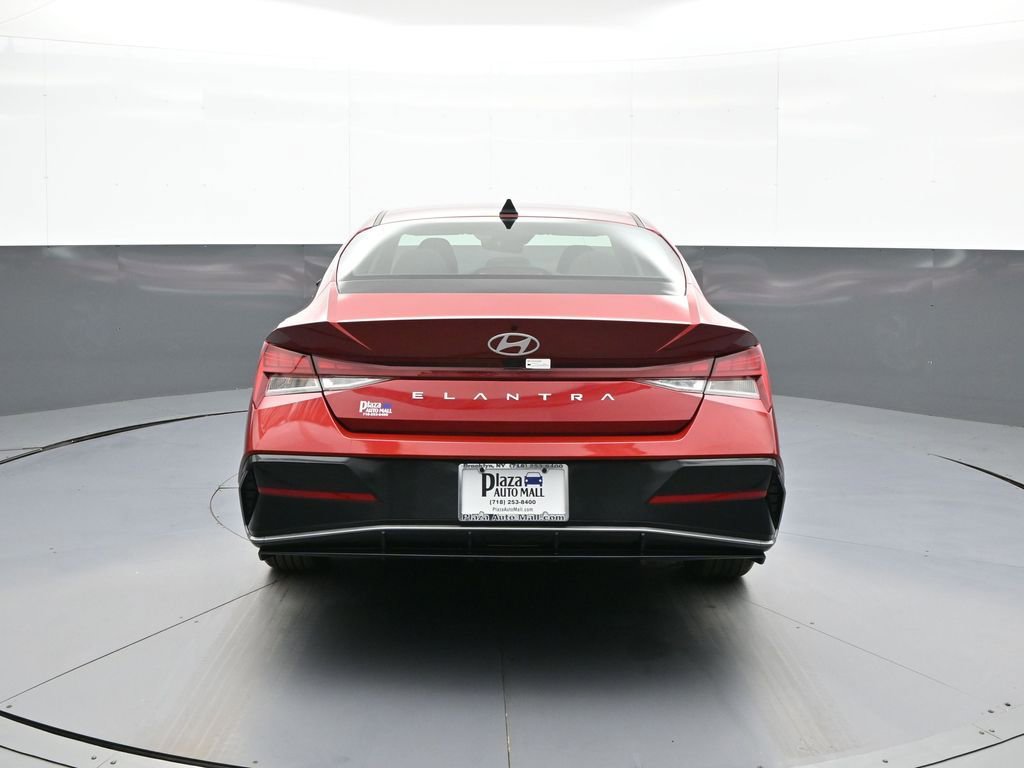 Certified 2025 Hyundai Elantra SEL image 7