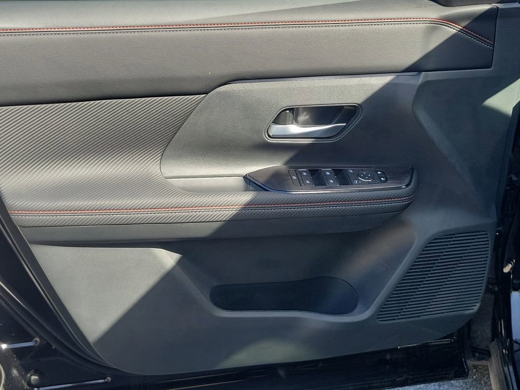 New 2026 Nissan Kicks SR image 16