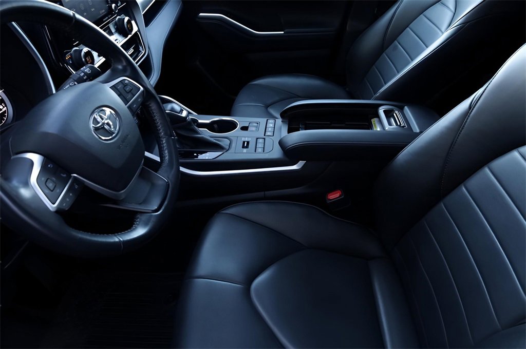Certified 2022 Toyota Highlander XLE image 33