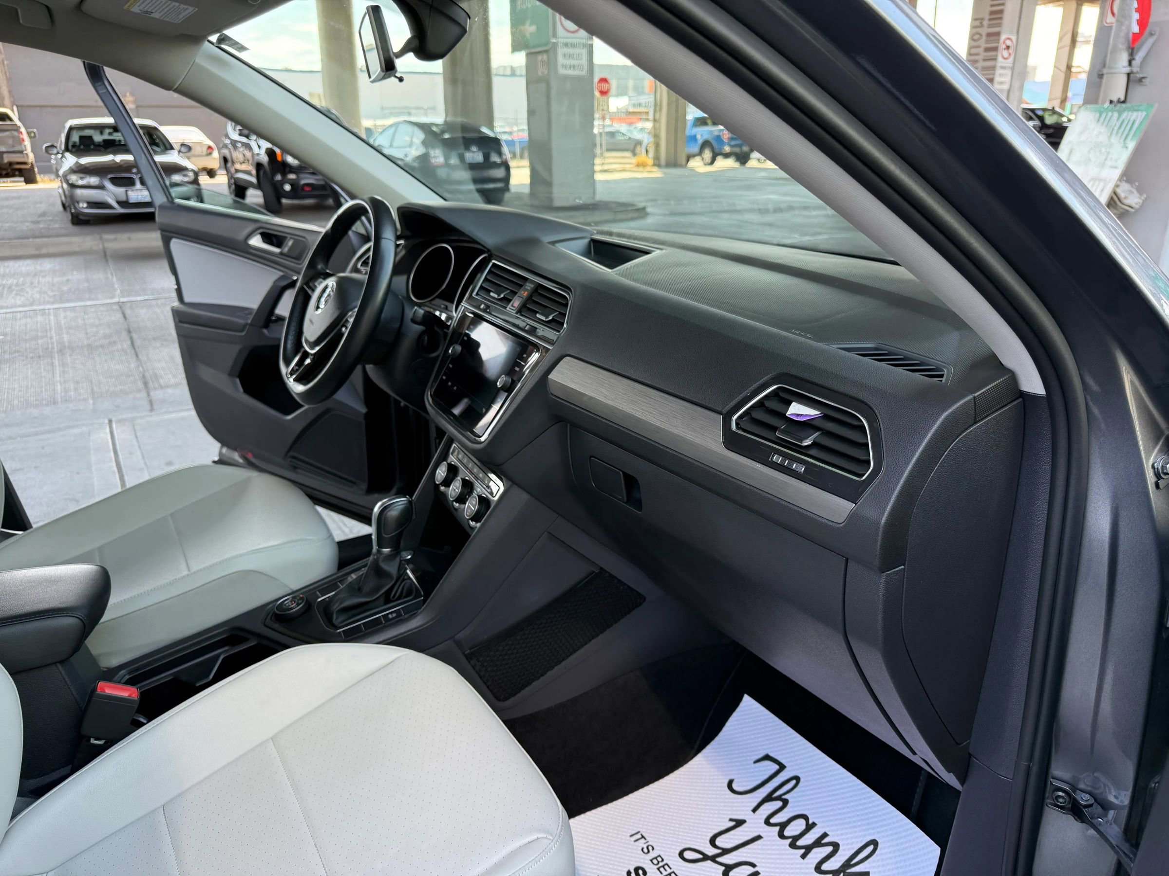 Used 2019 Volkswagen Tiguan SE w/ Panoramic Sunroof Package image 28