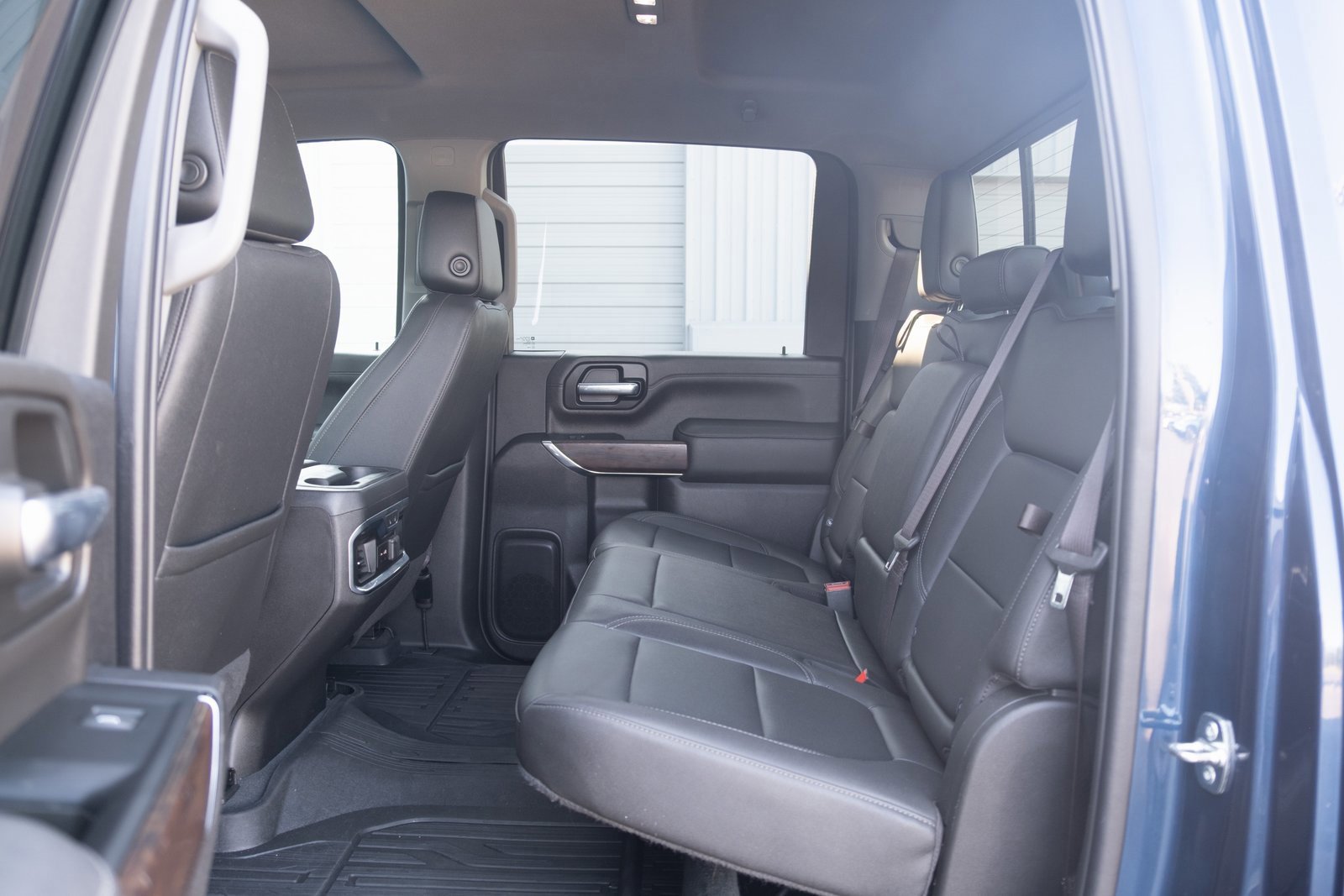 Used 2023 GMC Sierra 3500 SLT w/ SLT Preferred Package image 18