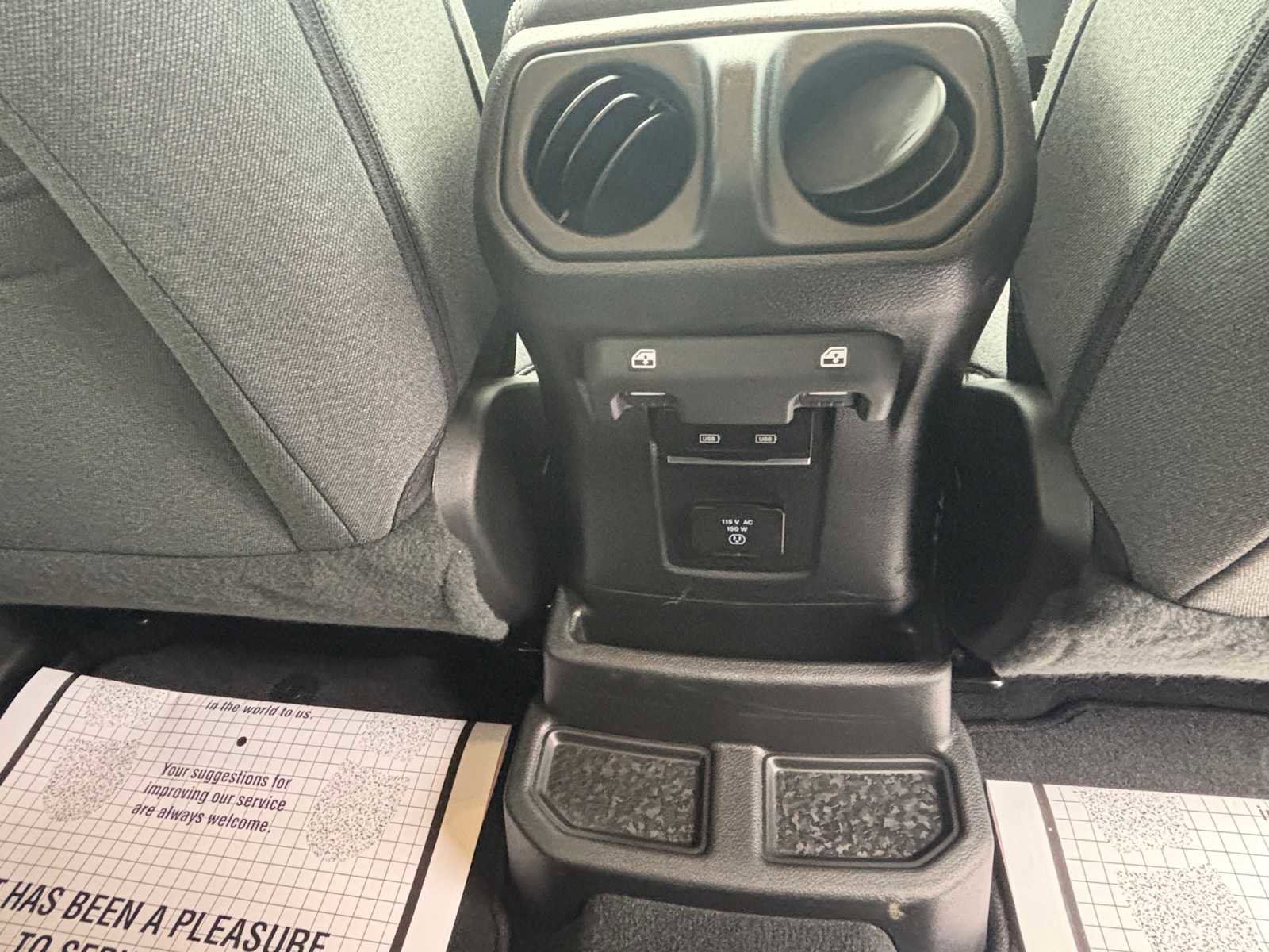 Used 2025 Jeep Wrangler Sahara image 13