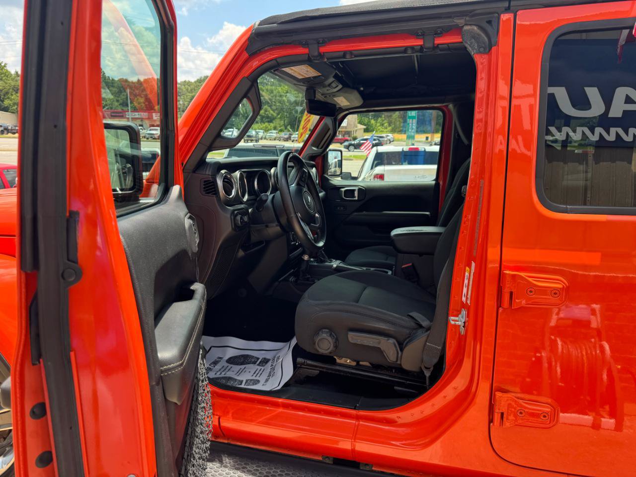 Used 2018 Jeep Wrangler Unlimited Sahara AWD/4WD image 13