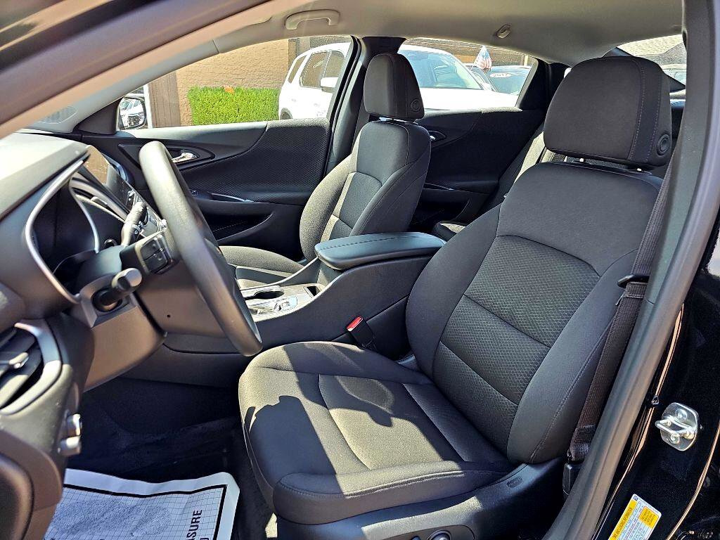 Used 2025 Chevrolet Malibu LT image 12