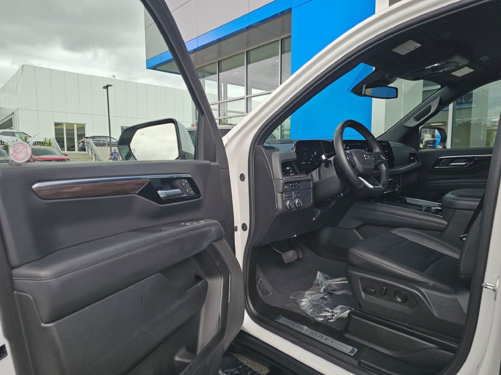 Used 2025 Chevrolet Suburban Z71 AWD/4WD image 22