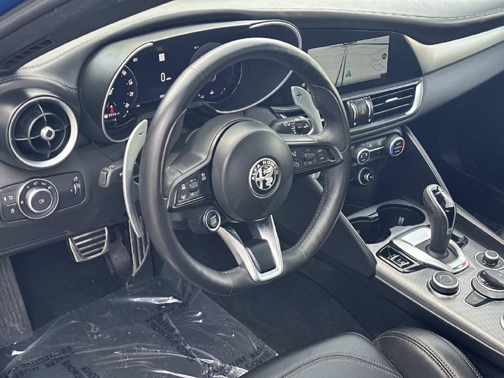Used 2025 Alfa Romeo Giulia AWD image 2