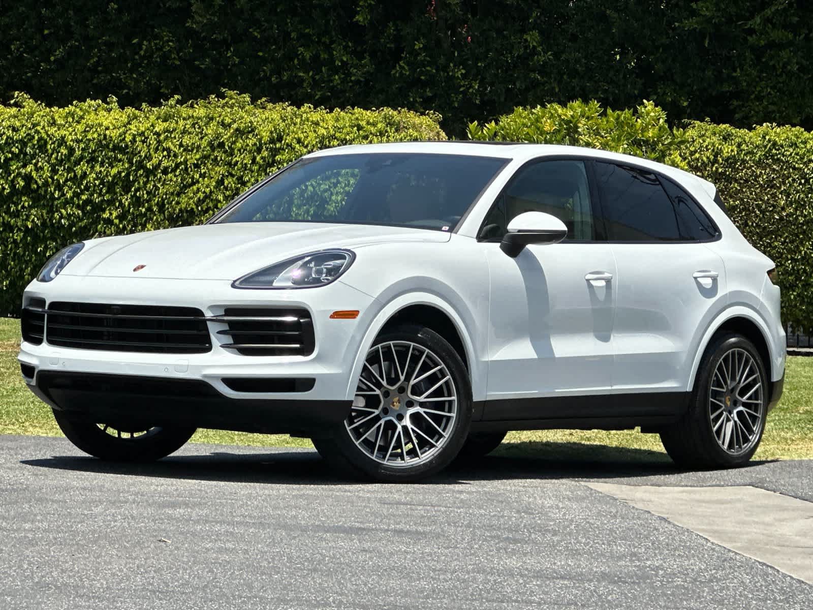 Certified 2023 Porsche Cayenne Platinum Edition AWD/4WD image 1