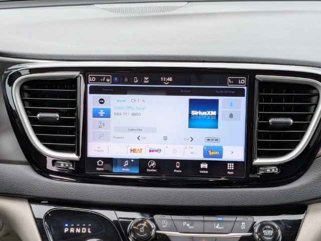 Used 2024 Chrysler Pacifica Touring-L FWD image 19