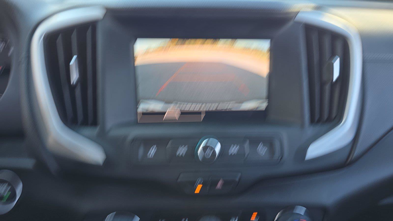 Used 2024 GMC Terrain SLE w/ Driver Convenience Package FWD image 21