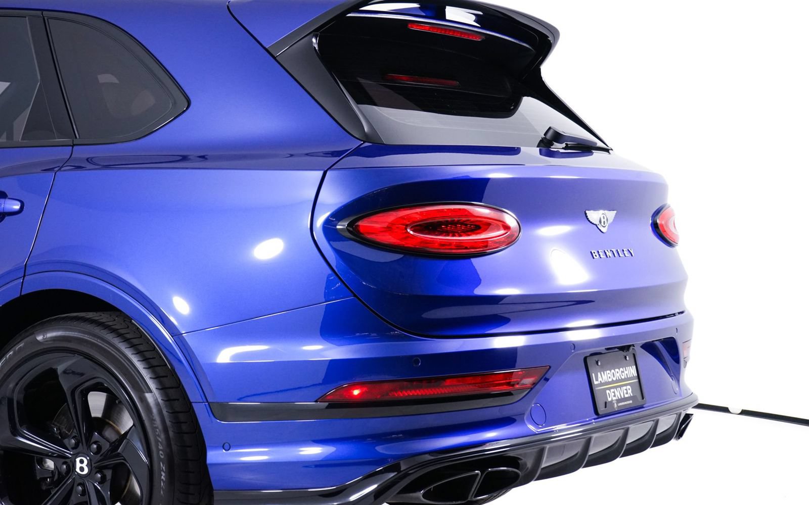 Used 2022 Bentley Bentayga AWD/4WD image 32