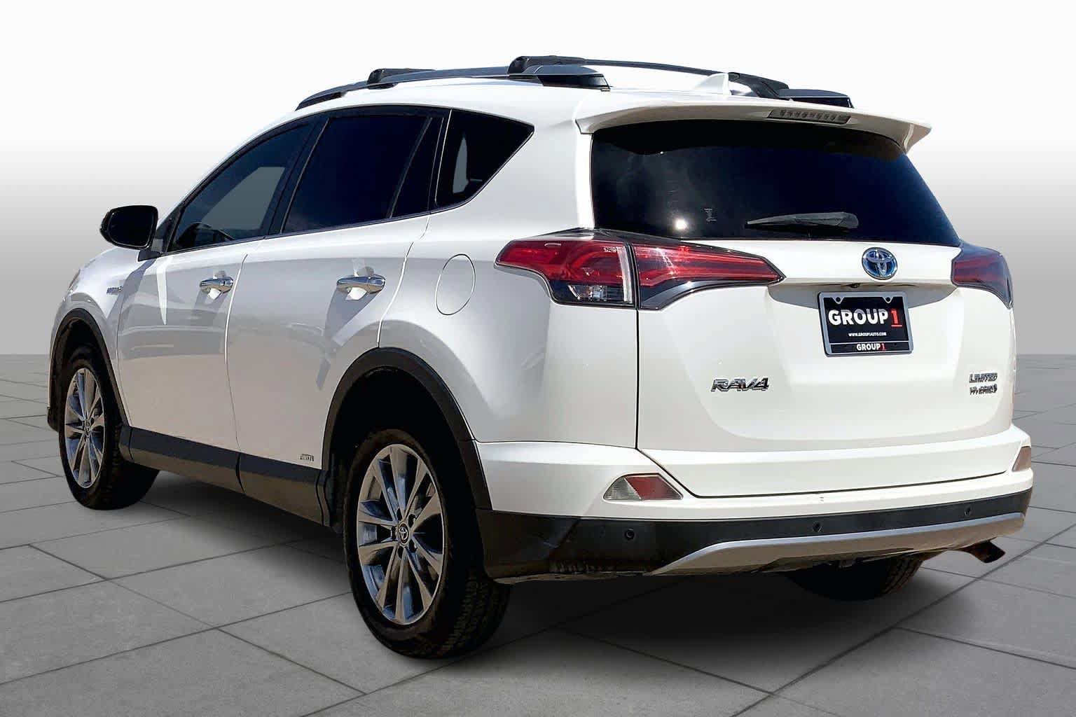 Used 2017 Toyota RAV4 Limited w/ Advanced Technology Package image 11
