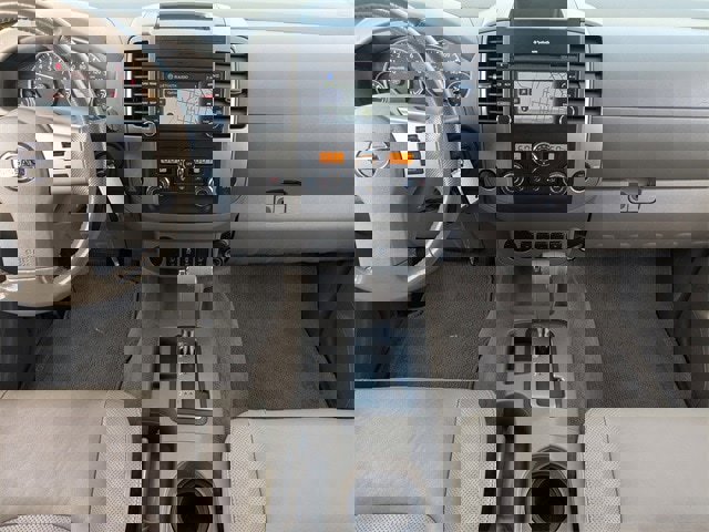 Used 2014 Nissan Frontier SL w/ SL Moonroof Package image 18