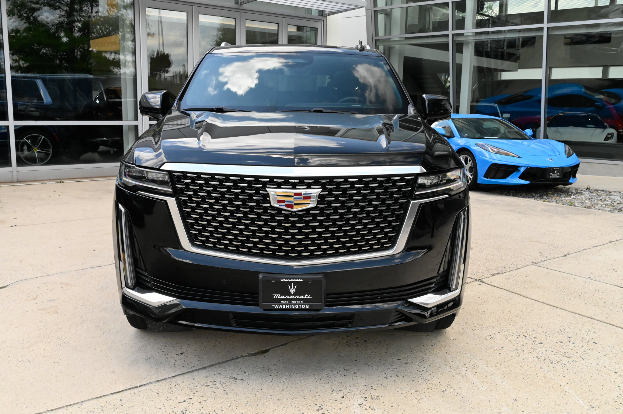 Used 2021 Cadillac Escalade ESV Premium Luxury AWD/4WD image 2