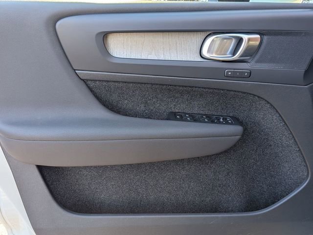 Certified 2023 Volvo XC40 B5 Plus image 24