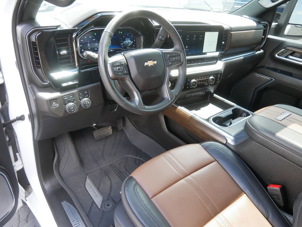 Used 2024 Chevrolet Silverado 3500 High Country w/ High Country Premium Package AWD/4WD image 13