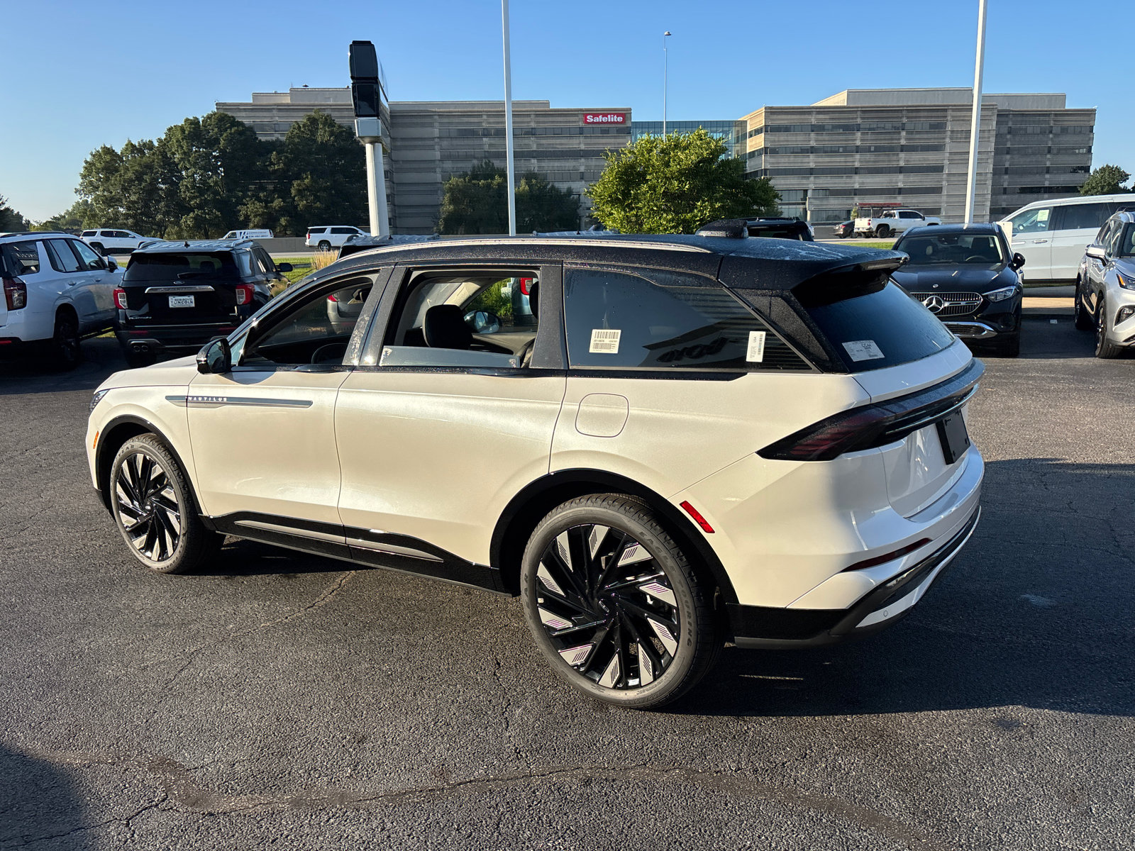 New 2026 Lincoln Nautilus Reserve w/ Jet Appearance Package AWD/4WD image 5