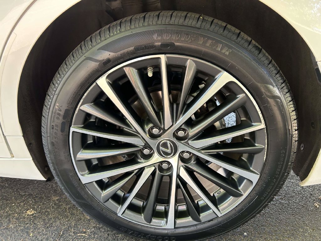 Used 2023 Lexus ES 300h w/ Premium Package FWD image 7