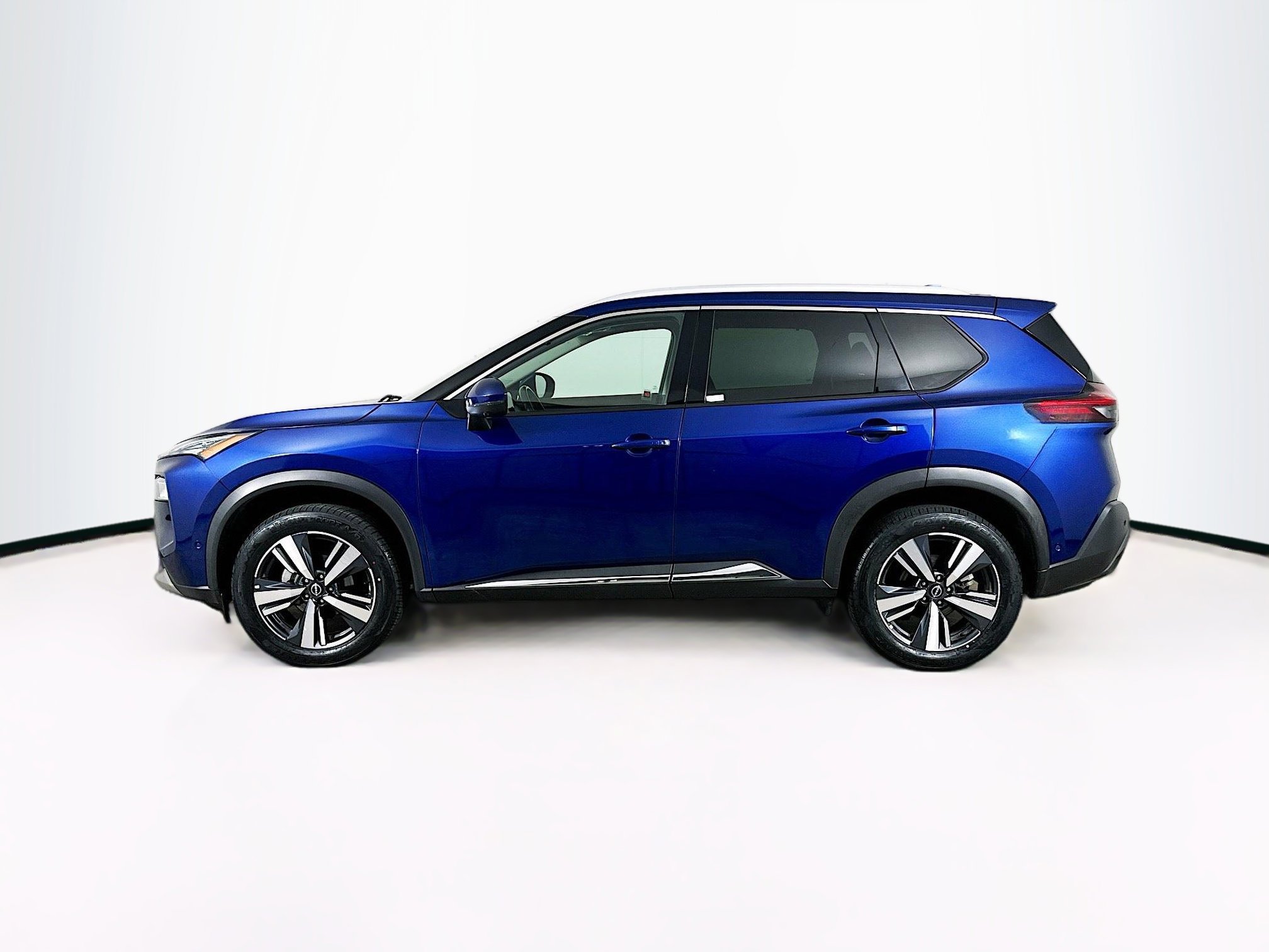 Used 2023 Nissan Rogue SL w/ SL Premium Package image 4