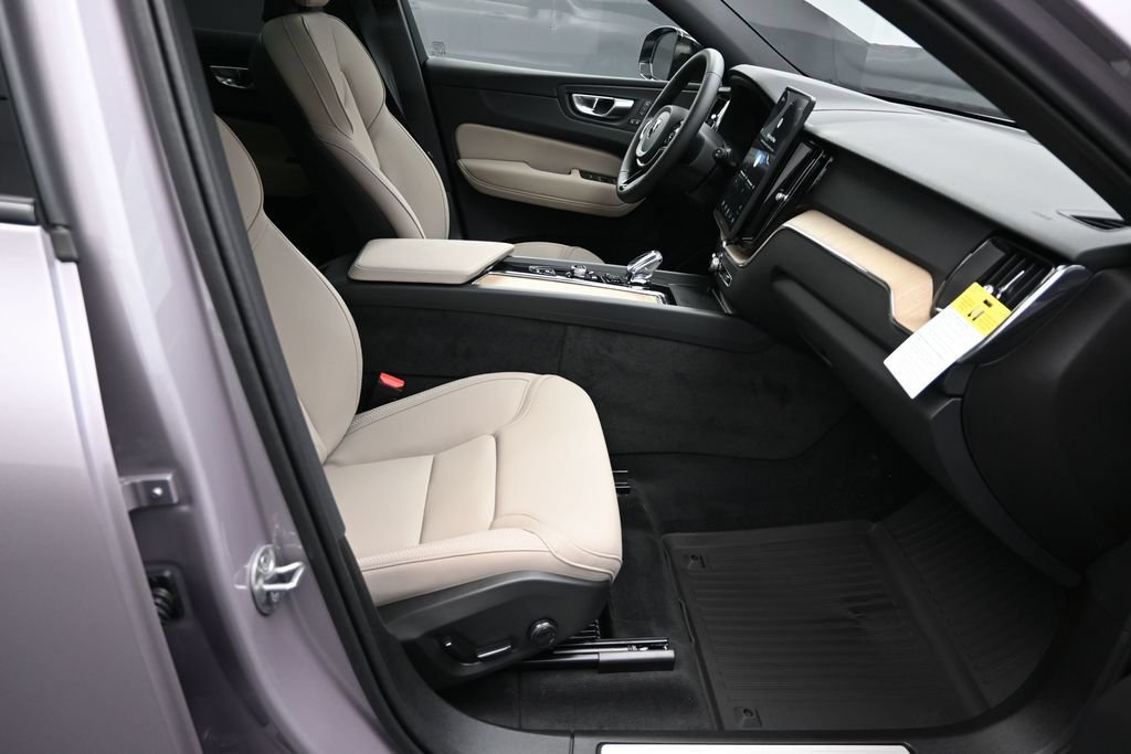 New 2026 Volvo XC60 T8 Plus w/ Climate Package PRO AWD/4WD image 20