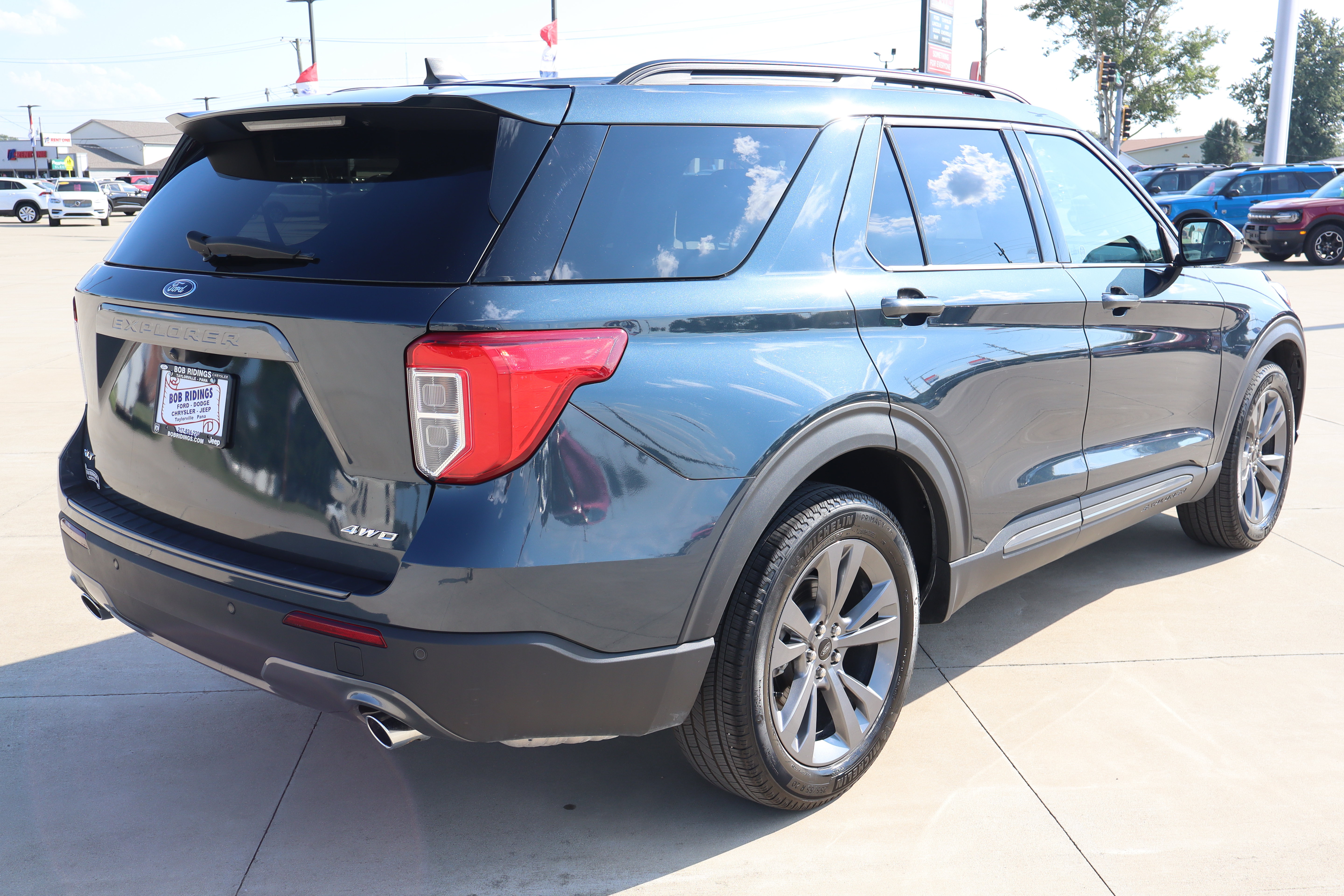 Used 2024 Ford Explorer XLT w/ Equipment Group 202A AWD/4WD image 5
