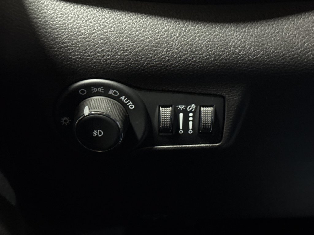 New 2026 Jeep Compass Latitude AWD/4WD image 18