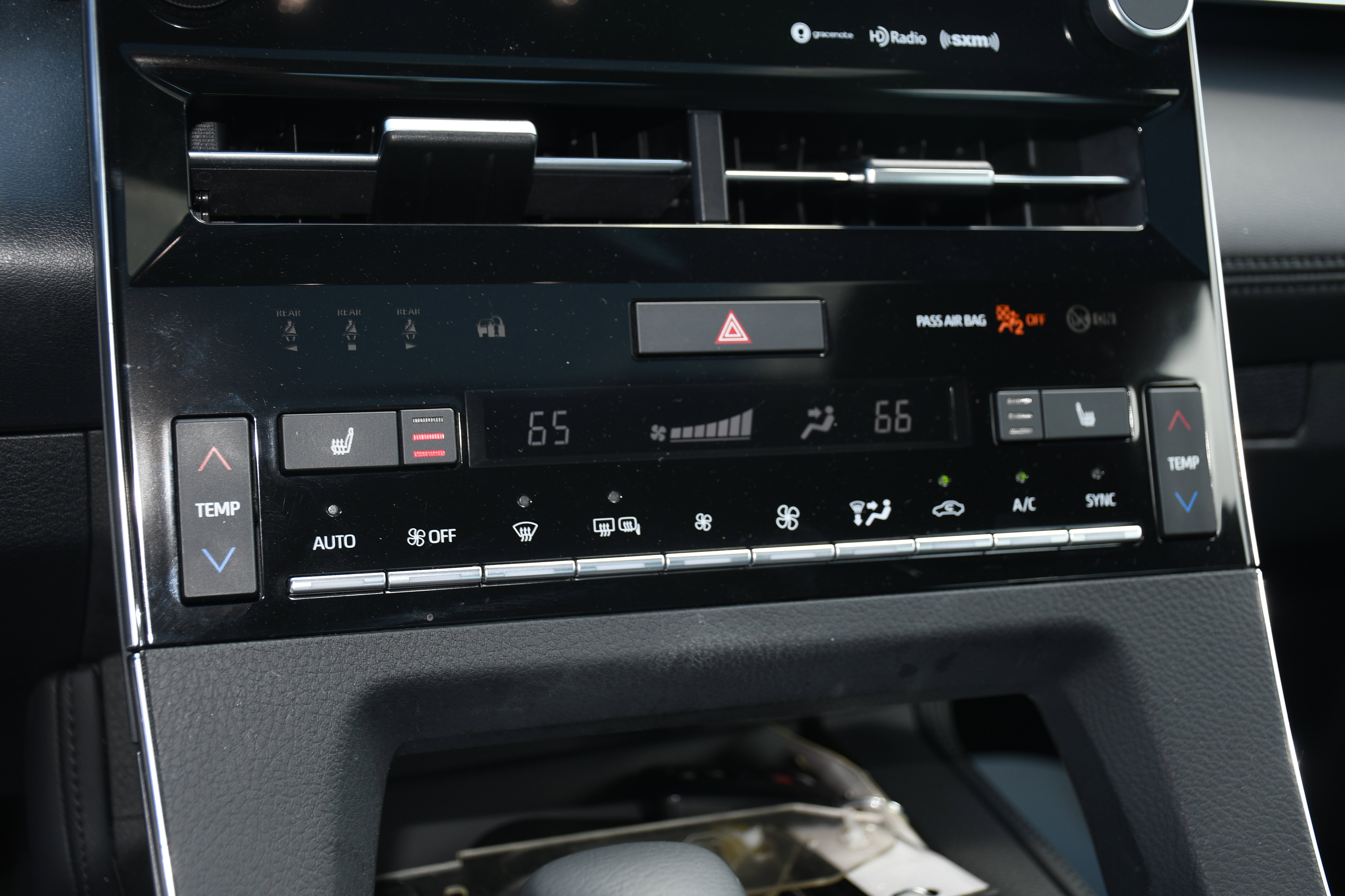 Used 2019 Toyota Avalon XLE w/ Moonroof Package FWD image 15