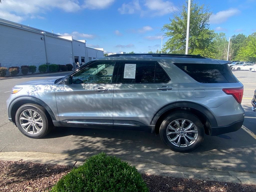 Used 2023 Ford Explorer XLT w/ Equipment Group 202A AWD/4WD image 6