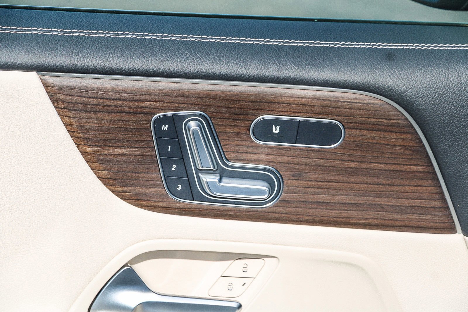 Certified 2025 Mercedes-Benz GLB 250 4MATIC image 21