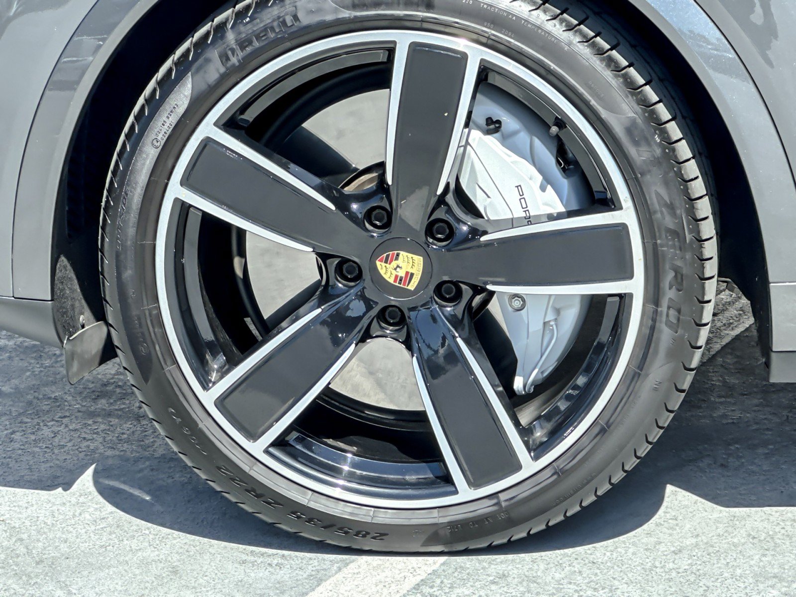 Used 2022 Porsche Cayenne Turbo w/ Assistance Package AWD/4WD image 26