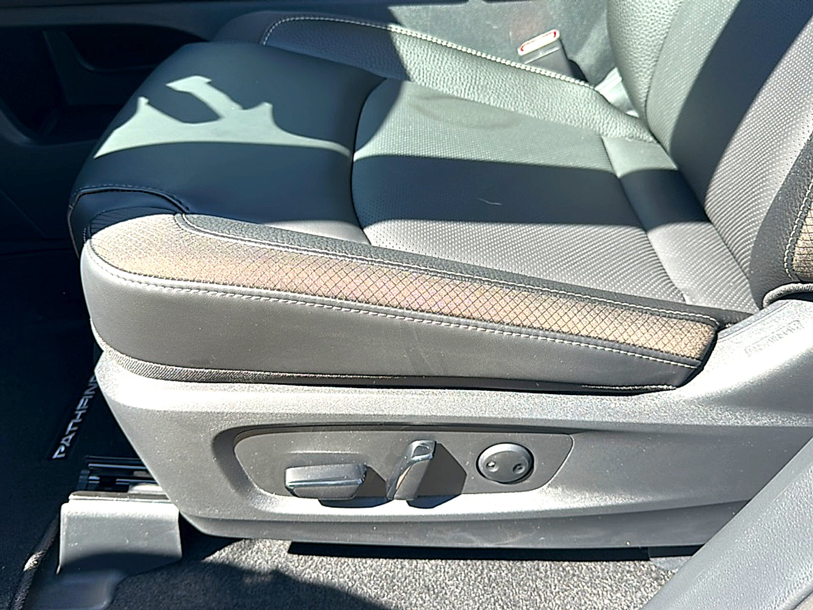 New 2026 Nissan Pathfinder SL image 12