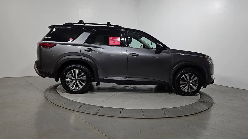 Used 2024 Nissan Pathfinder SL AWD/4WD image 7