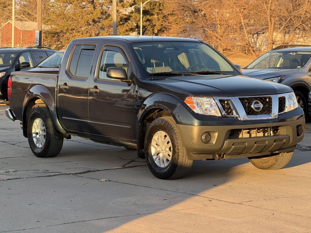 Used 2019 Nissan Frontier SV image 2