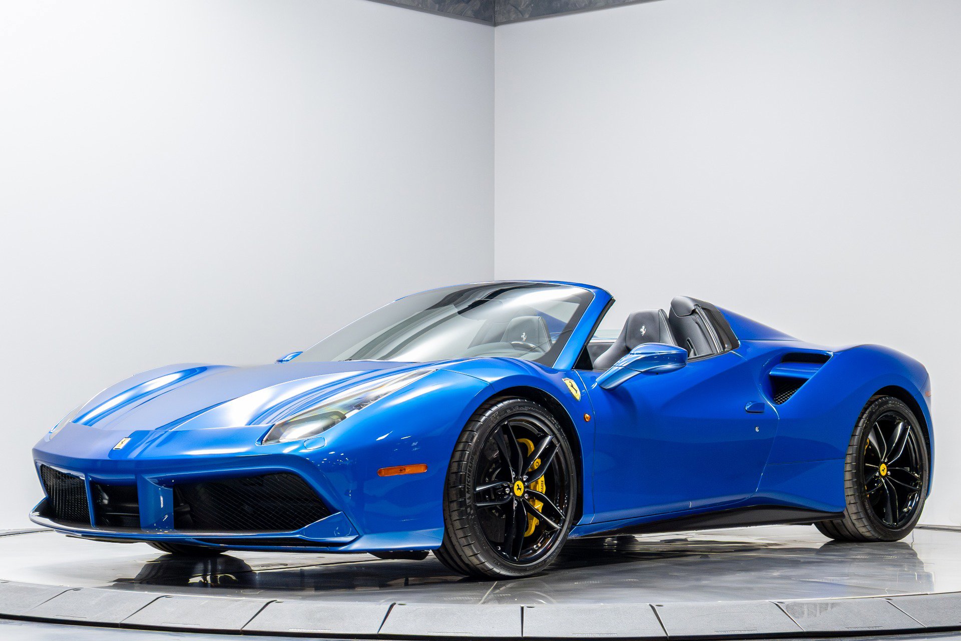 Used 2016 Ferrari 488 Spider image 2