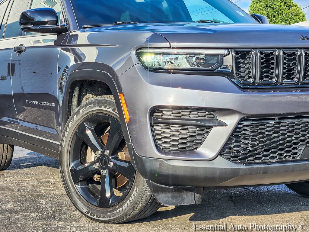 Used 2022 Jeep Grand Cherokee Altitude AWD/4WD image 3