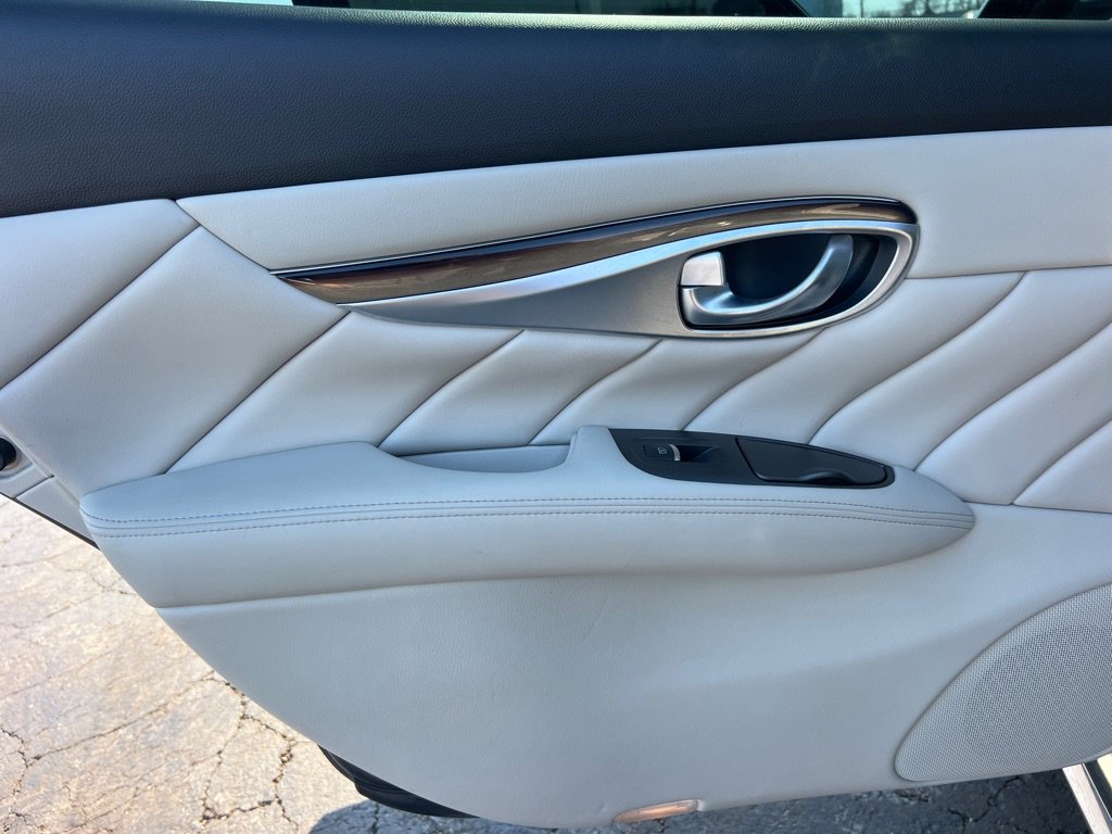 Used 2015 INFINITI Q70 L 3.7 w/ Deluxe Touring Package image 13