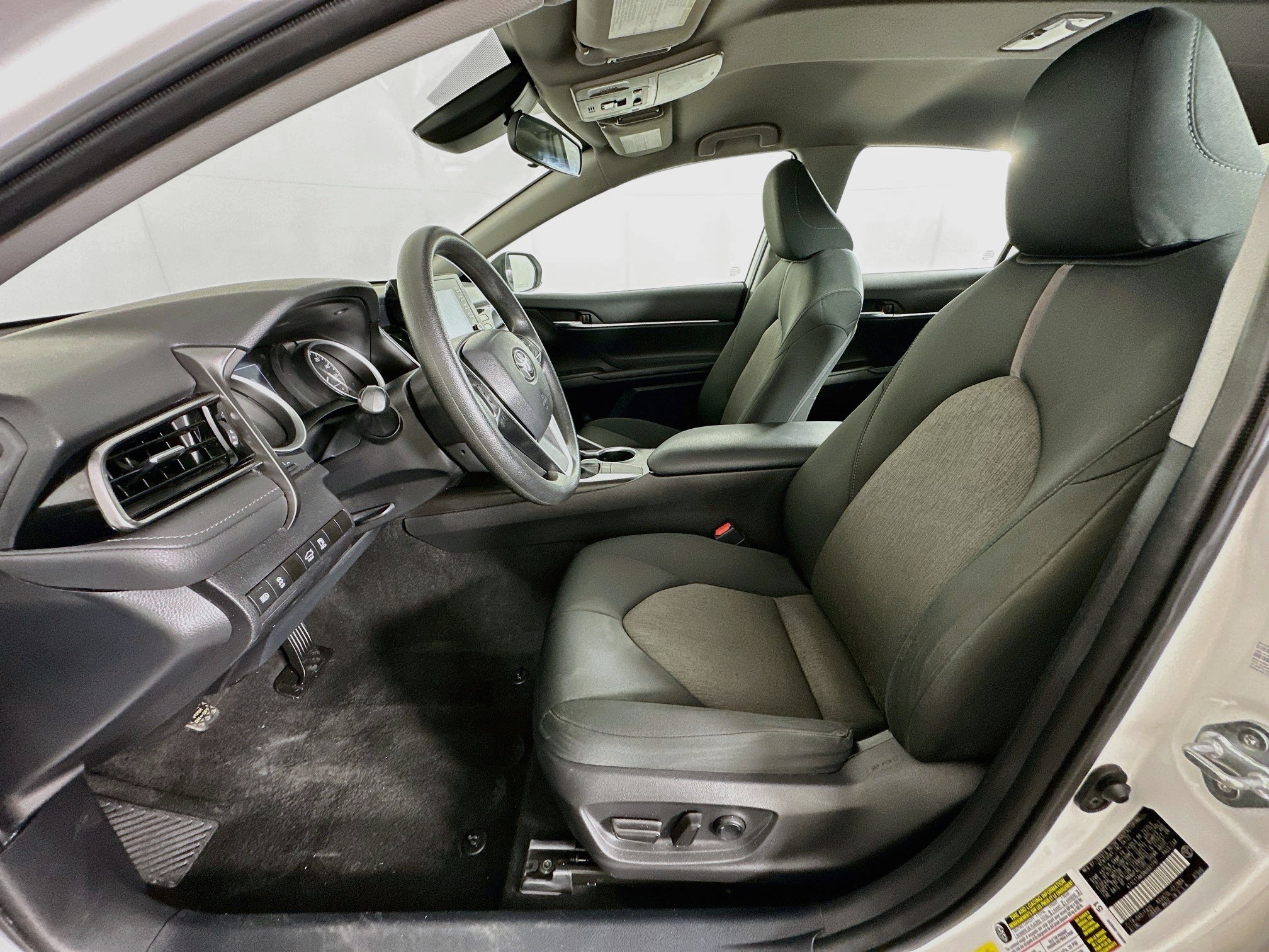 Used 2022 Toyota Camry LE w/ Carpet Mat Package (TMS) FWD image 13
