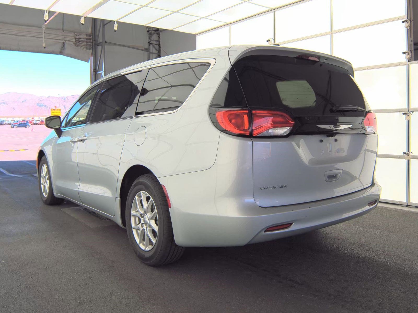 Used 2023 Chrysler Voyager LX image 8