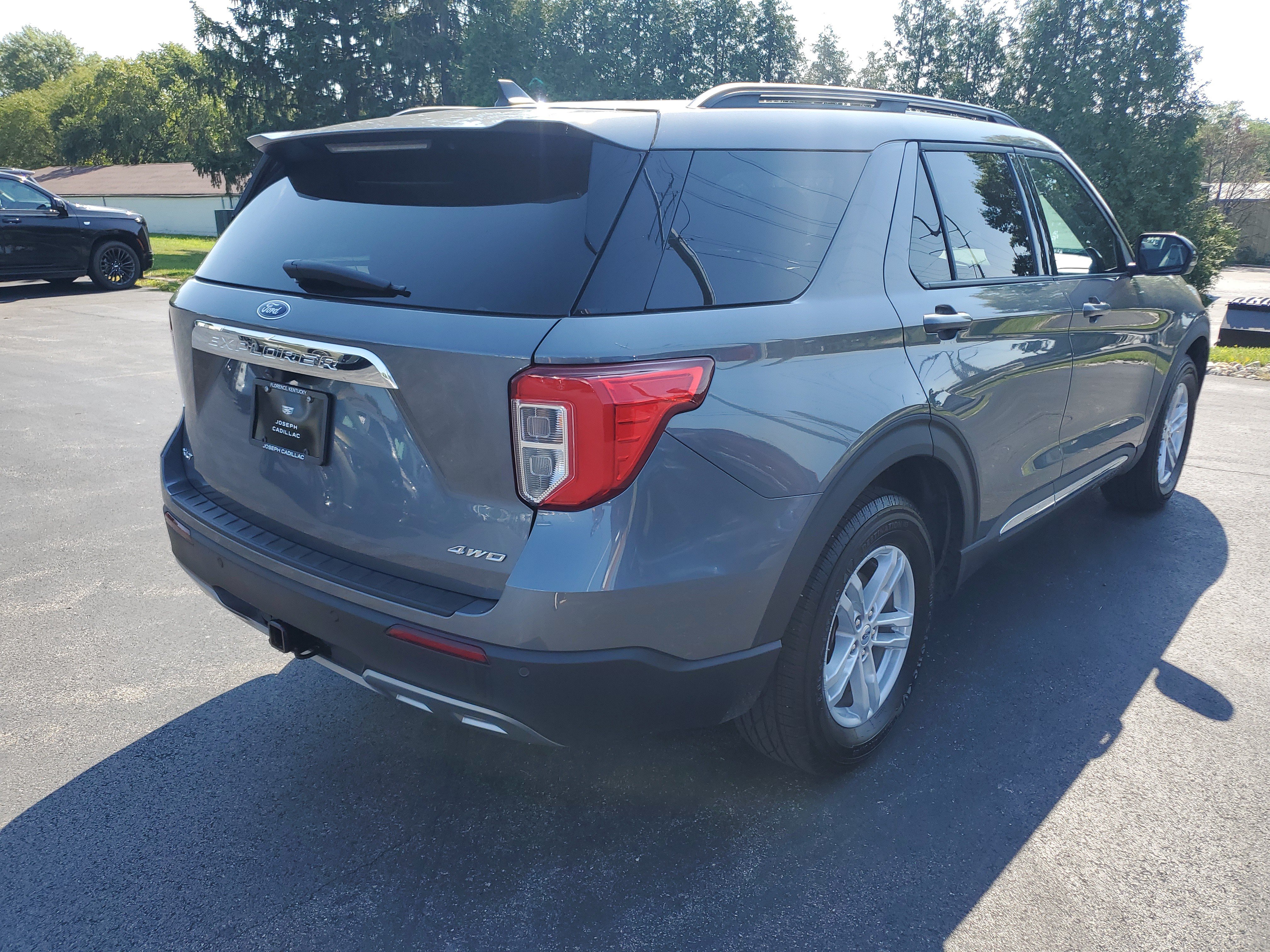 Used 2023 Ford Explorer XLT w/ Equipment Group 202A AWD/4WD image 3
