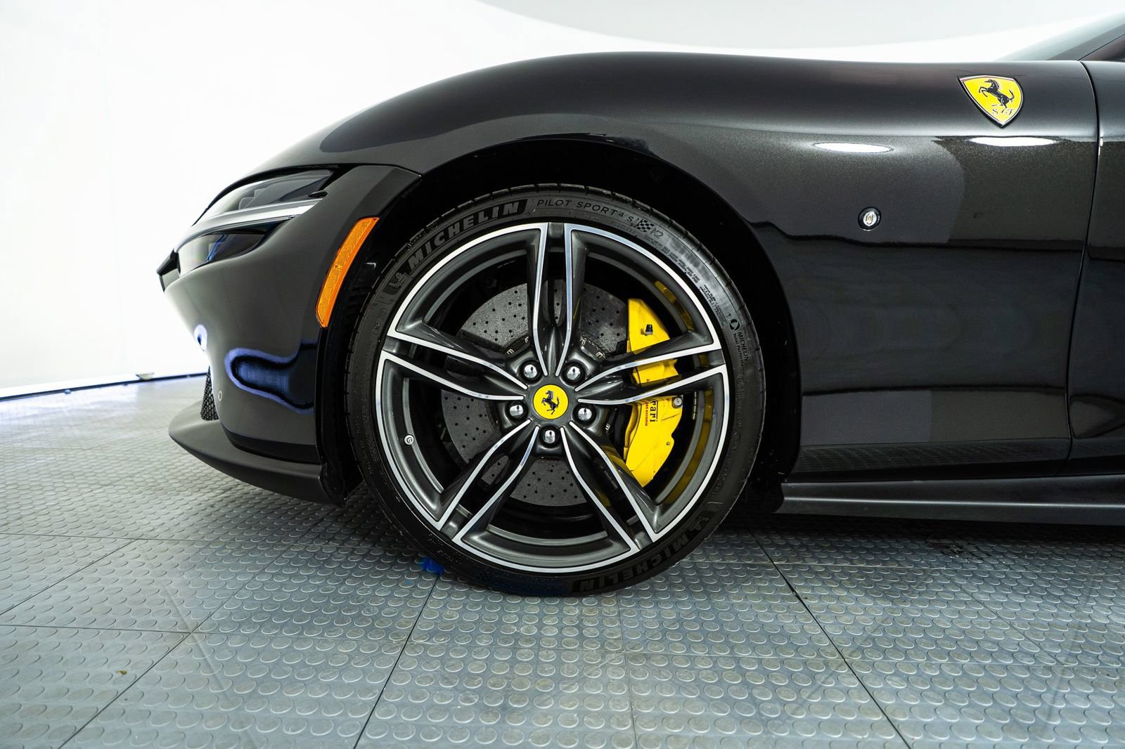 Certified 2025 Ferrari Roma Spider RWD image 7