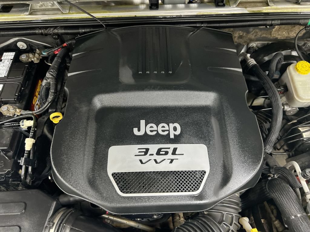 Used 2012 Jeep Wrangler Rubicon w/ Dual Top Group AWD/4WD image 23