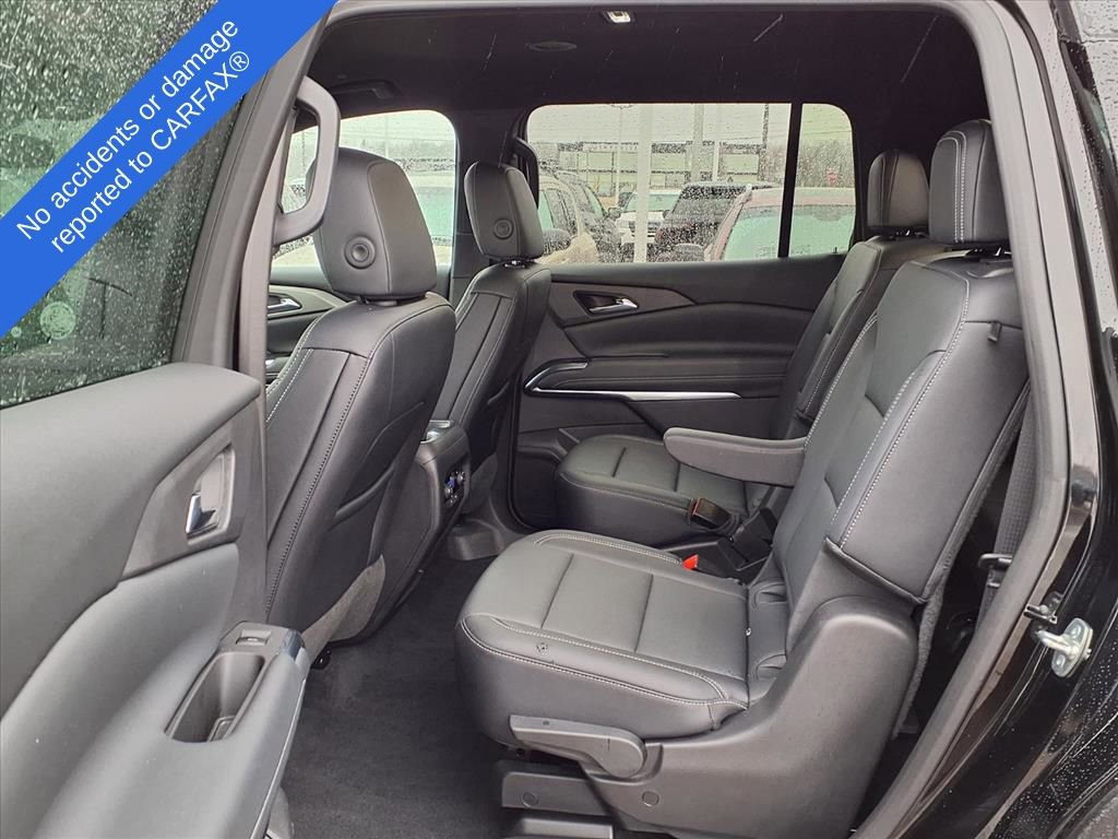 Used 2025 Chevrolet Traverse LT image 12