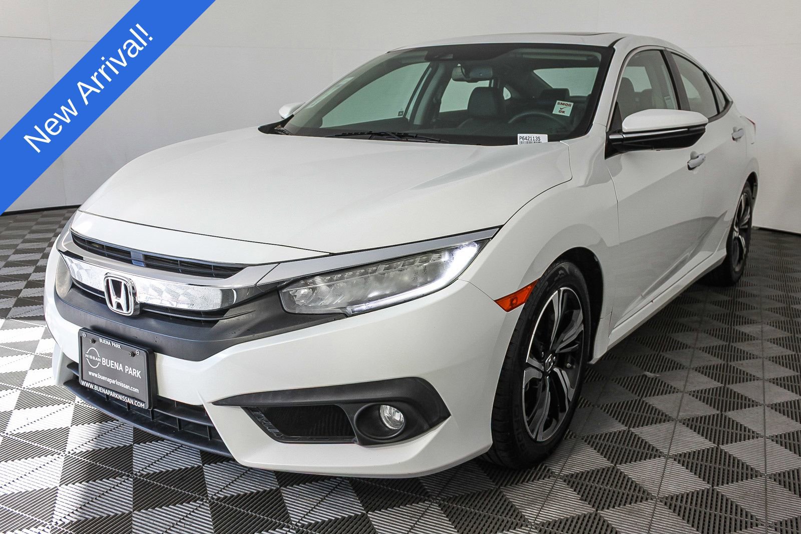 Used 2017 Honda Civic Touring image 3