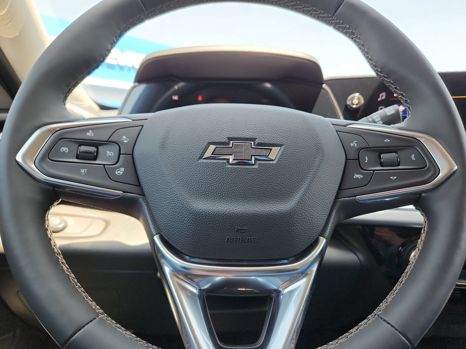 New 2026 Chevrolet Trax LT w/ Midnight Edition FWD image 19