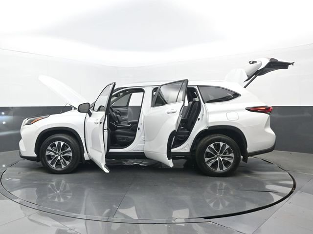 Used 2026 Toyota Highlander XLE image 35