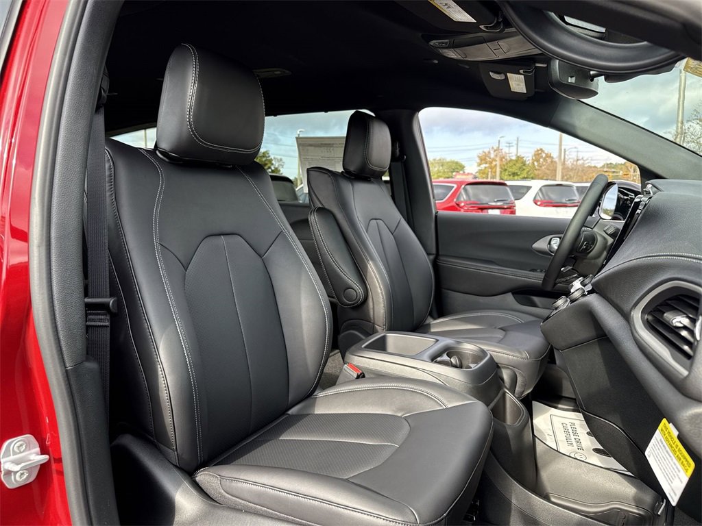 New 2026 Chrysler Pacifica Select image 28