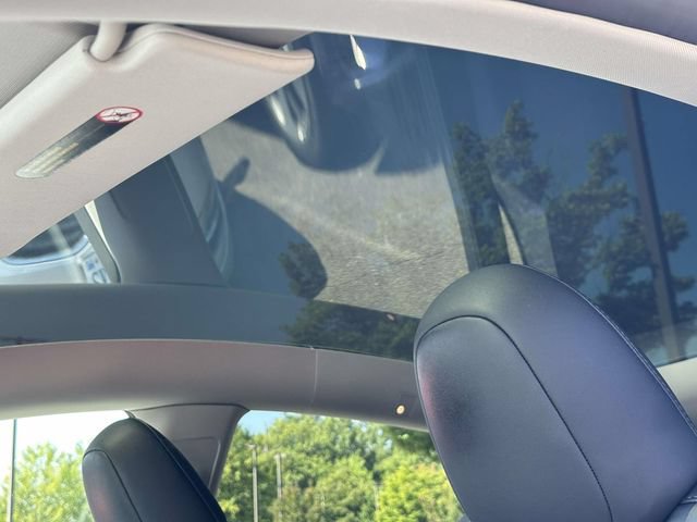 Used 2024 Tesla Model Y Long Range AWD/4WD image 16
