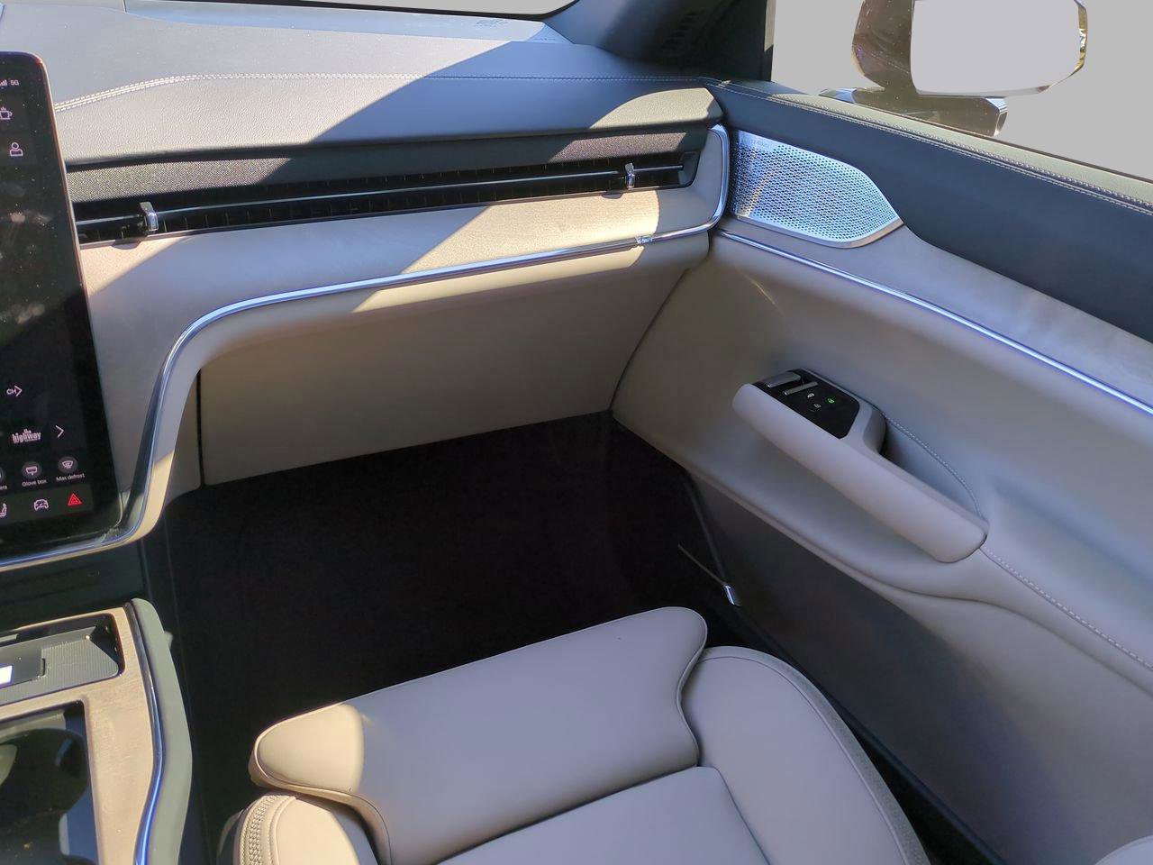 New 2025 Volvo EX90 Ultra AWD/4WD image 13