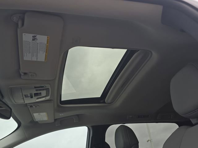 Used 2025 Toyota Sienna XLE image 31